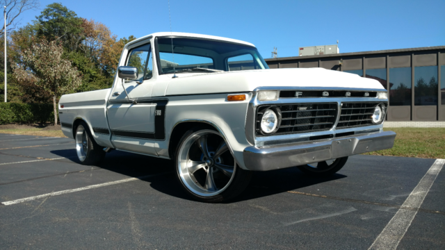 1974 White Ford F-100 Standard Cab Pickup