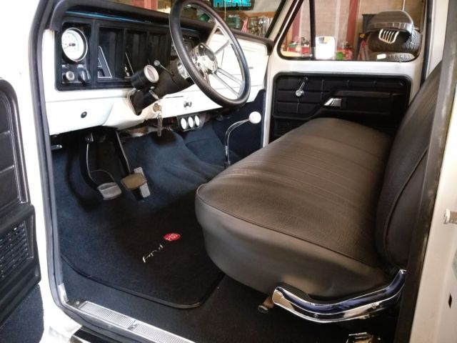 1974 White Ford F-100 Standard Cab Pickup
