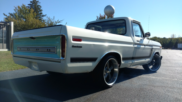 1974 White Ford F-100 Standard Cab Pickup