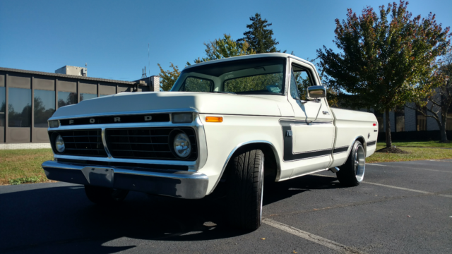 1974 White Ford F-100 Standard Cab Pickup