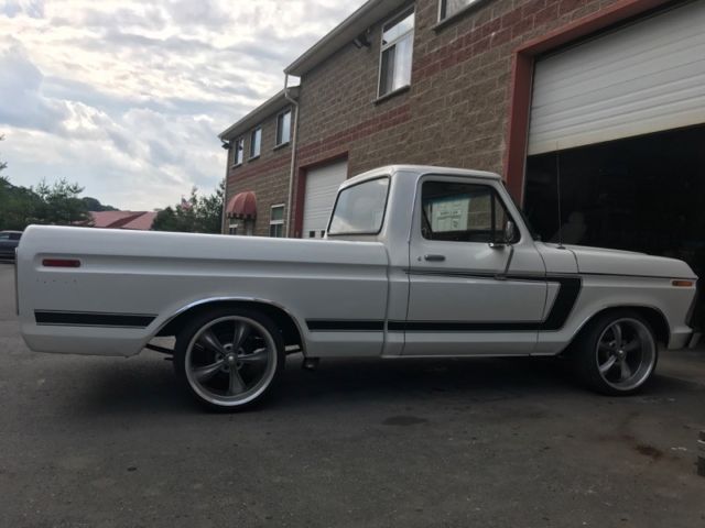 1974 White Ford F-100 Standard Cab Pickup