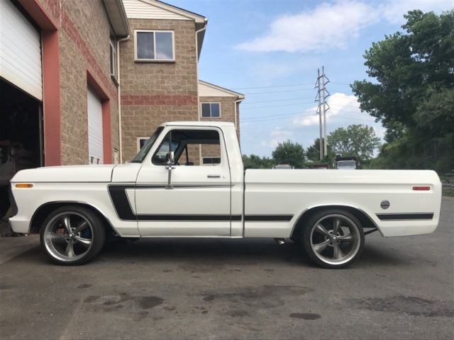 1974 White Ford F-100 Standard Cab Pickup