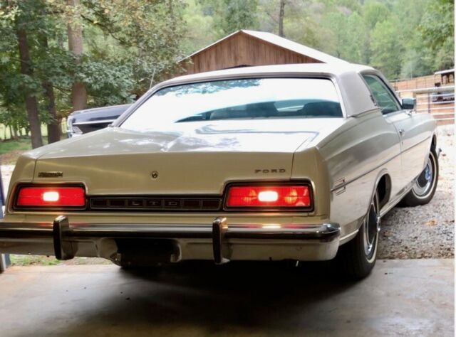1974 White Ford LTD