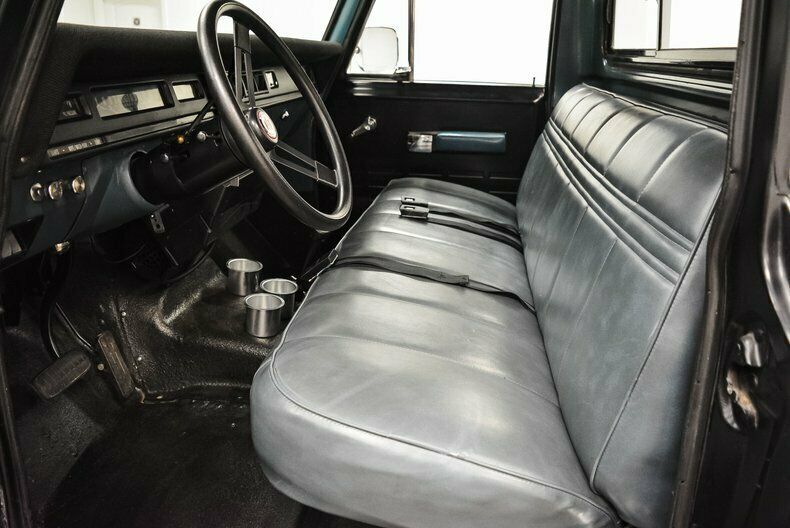 1974 White International 200 Pickup Truck