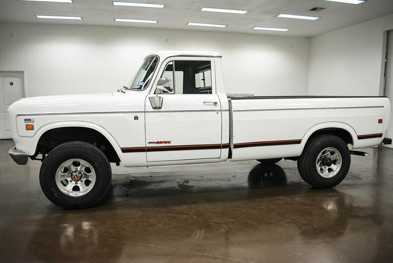 1974 White International 200 Pickup Truck