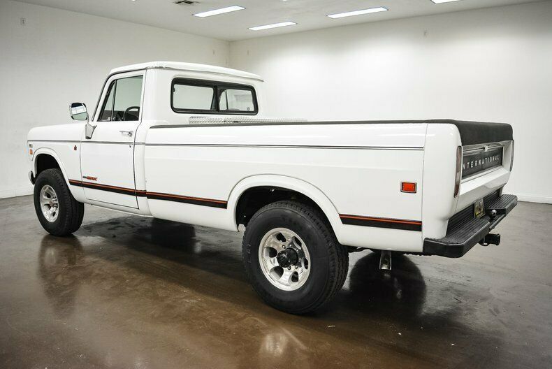 1974 White International 200 Pickup Truck