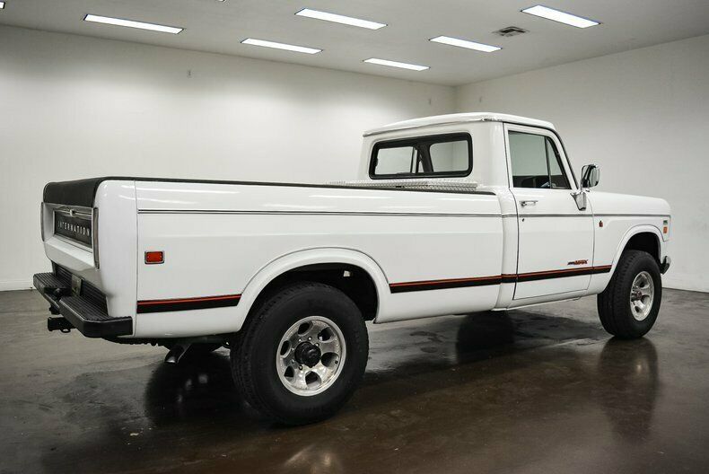 1974 White International 200 Pickup Truck