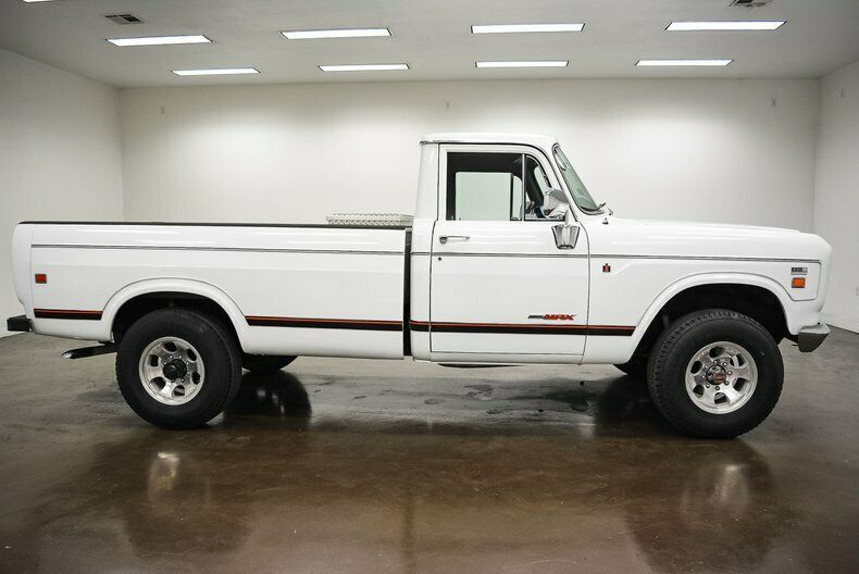 1974 White International 200 Pickup Truck
