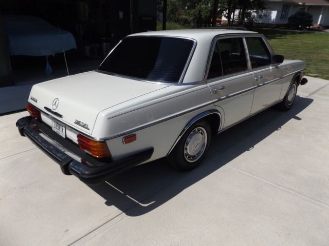 1974 Tan Mercedes-Benz 200-Series Sedan