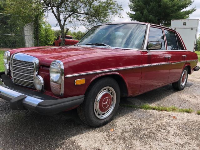 1975 Maroon Mercedes-Benz 300-Series