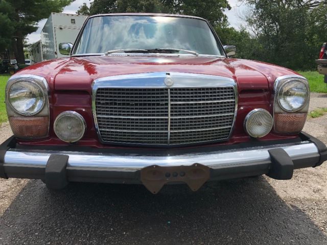 1975 Maroon Mercedes-Benz 300-Series