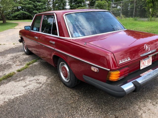 1975 Maroon Mercedes-Benz 300-Series