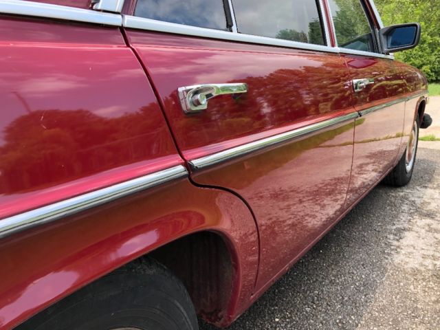 1975 Maroon Mercedes-Benz 300-Series