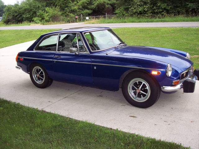 1974 BLUE MG MGB HARDTOP