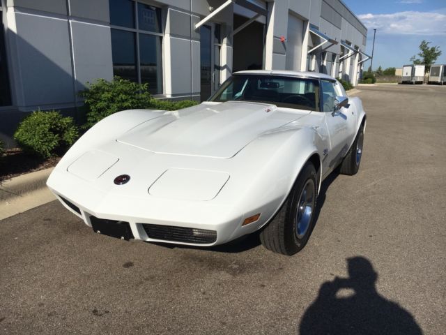 1974 White Chevrolet Corvette T -Top
