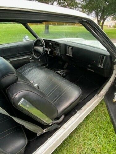 1974 White Chevrolet Monte Carlo Coupe