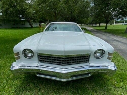 1974 White Chevrolet Monte Carlo Coupe