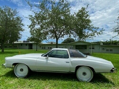 1974 White Chevrolet Monte Carlo Coupe