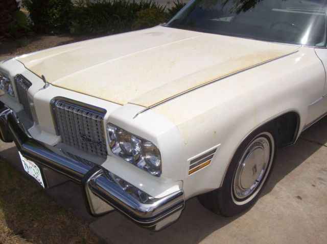 1974 White Oldsmobile Ninety-Eight Sedan