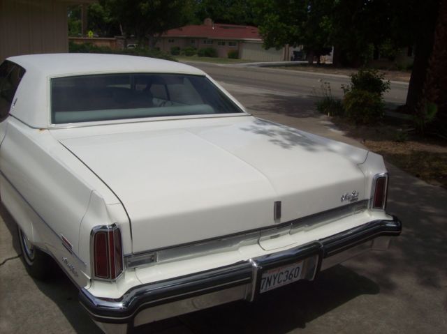 1974 White Oldsmobile Ninety-Eight Sedan