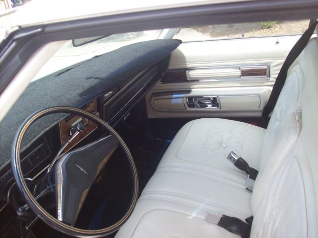 1974 White Oldsmobile Ninety-Eight Sedan
