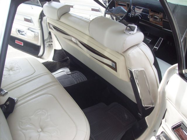 1974 White Oldsmobile Ninety-Eight Sedan