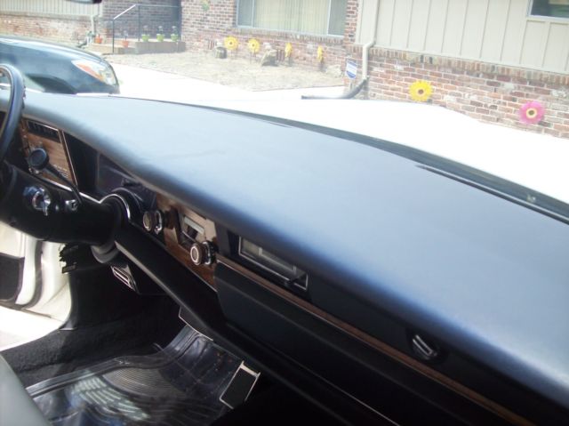 1974 White Oldsmobile Ninety-Eight Sedan