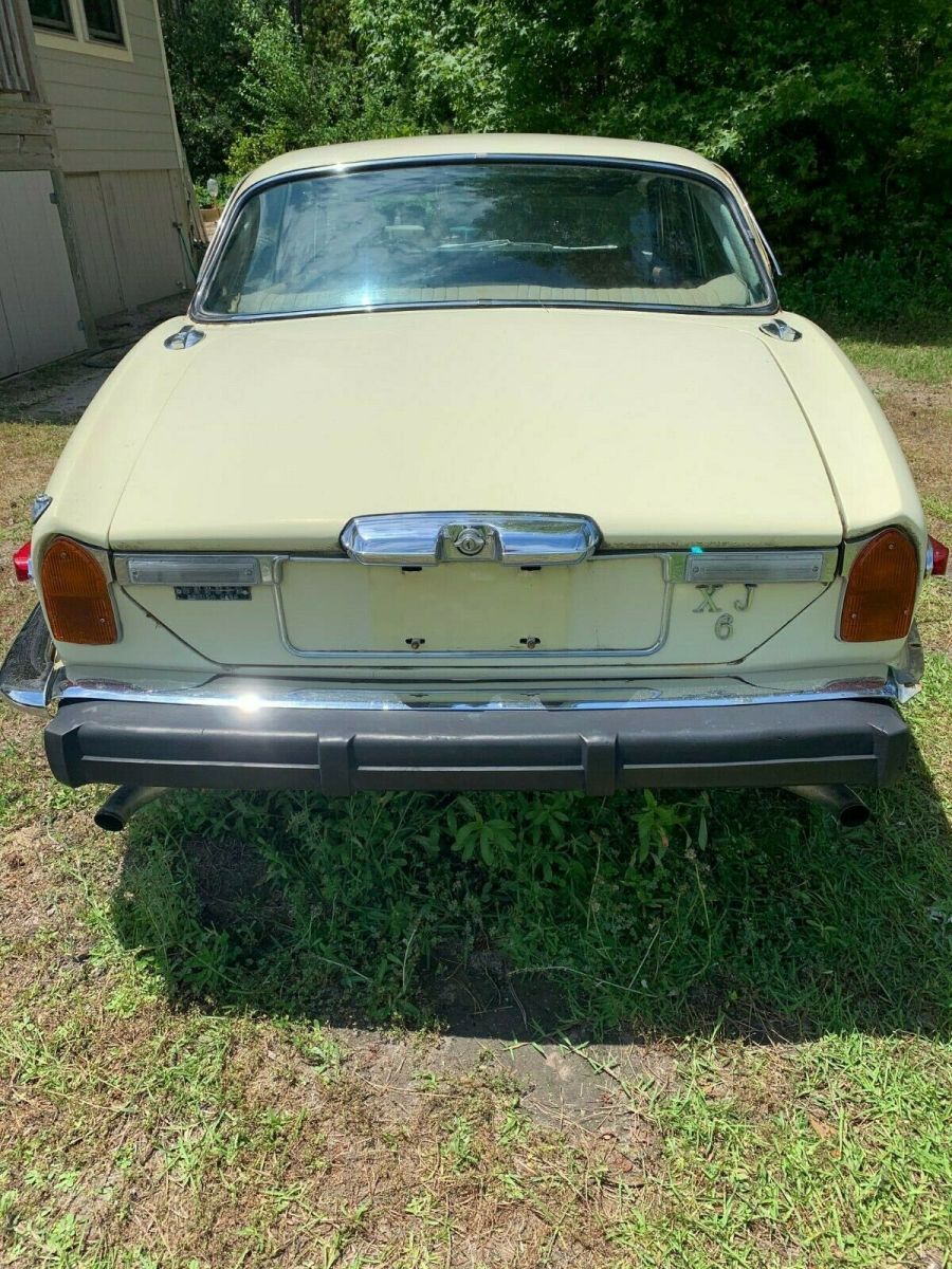 1974 Jaguar XJ6 Sedan