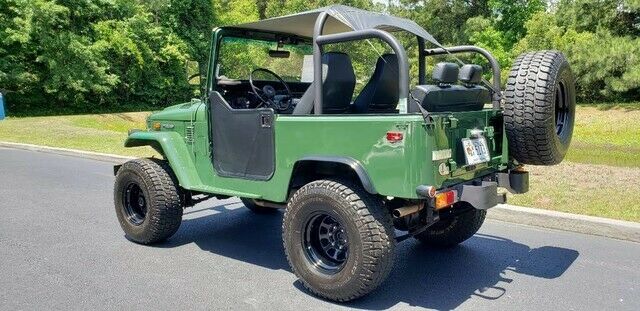 1974 Green Toyota Land Cruiser SUV