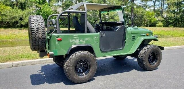 1974 Green Toyota Land Cruiser SUV