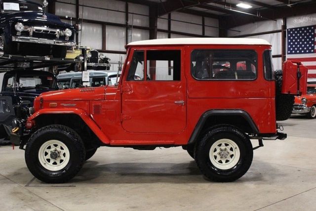 1974 Red Toyota FJ 40 SUV