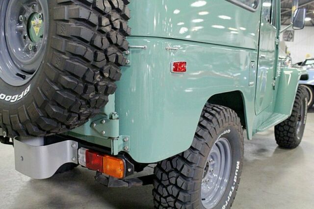 1974 Green Toyota FJ 40 SUV