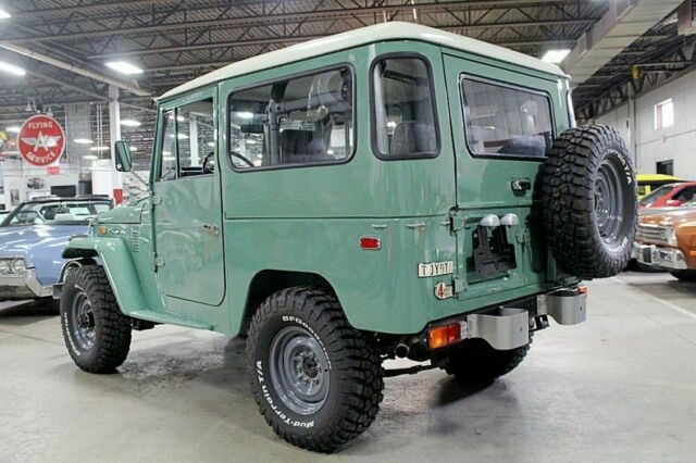 1974 Green Toyota FJ 40 SUV