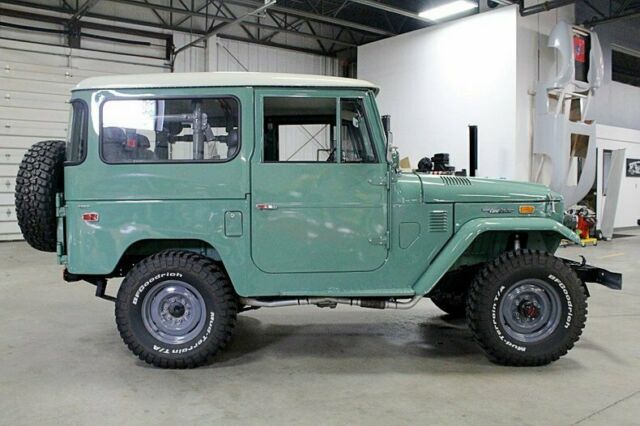 1974 Green Toyota FJ 40 SUV