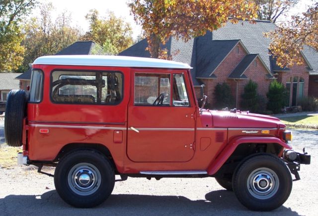 1974 Red Toyota Land Cruiser U/K