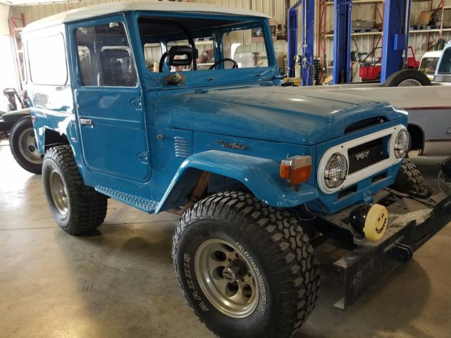 1974 Blue Toyota FJ Cruiser removable hardtop