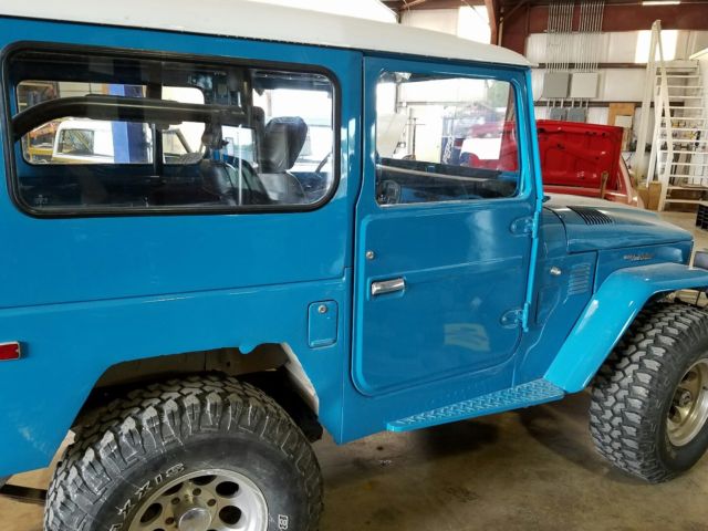 1974 Blue Toyota FJ Cruiser removable hardtop