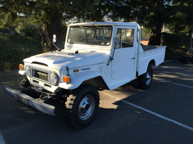 1974 White Toyota Land Cruiser Standard Cab Pickup