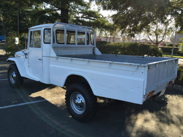1974 White Toyota Land Cruiser Standard Cab Pickup