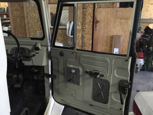 1974 White Toyota Land Cruiser Standard Cab Pickup