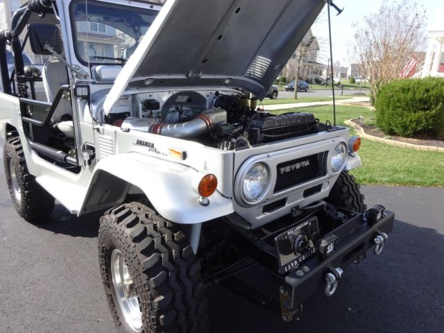 1974 MERCEDES SILVER Toyota Land Cruiser FJ-40