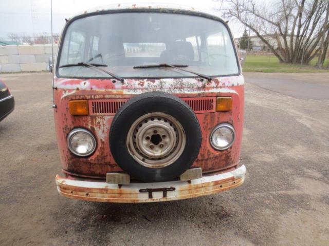 1974 Red/white Volkswagen Bus/Vanagon Van Camper