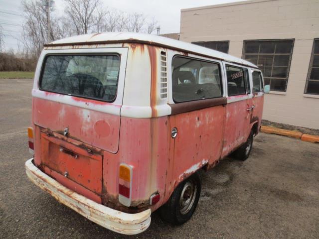 1974 Red/white Volkswagen Bus/Vanagon Van Camper