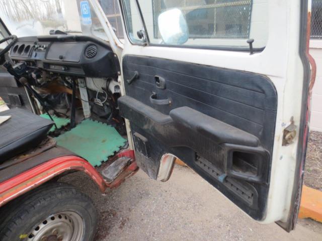 1974 Red/white Volkswagen Bus/Vanagon Van Camper