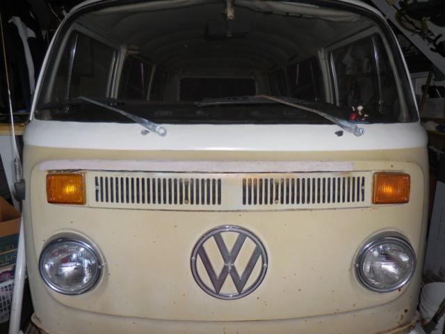 1974 Two-tone Volkswagen Bus/Vanagon Van