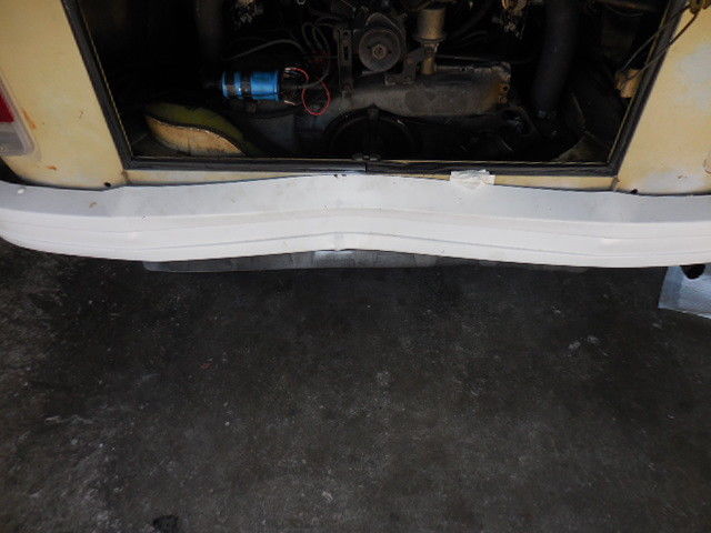 1974 Two-tone Volkswagen Bus/Vanagon Van