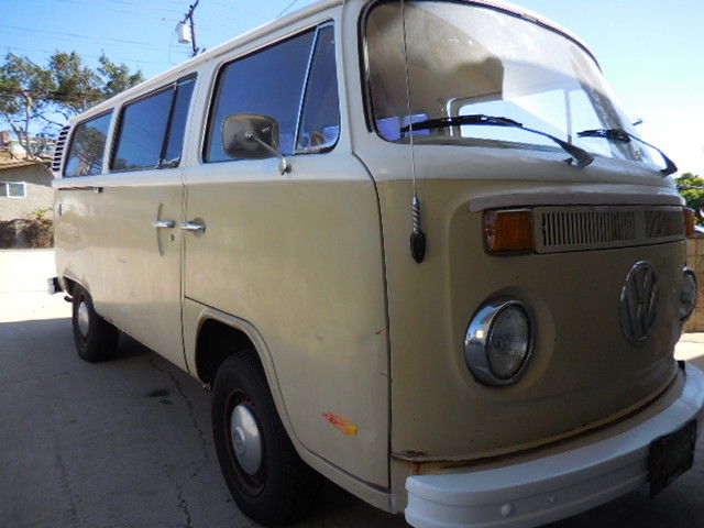 1974 Two-tone Volkswagen Bus/Vanagon Van