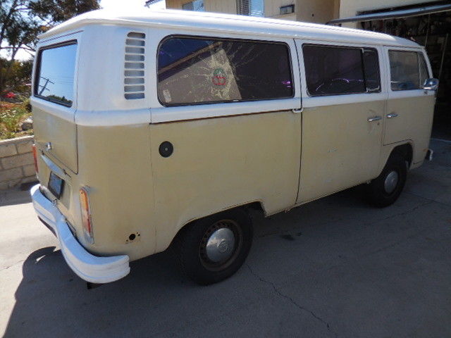 1974 Two-tone Volkswagen Bus/Vanagon Van