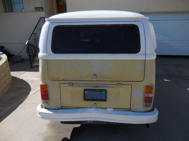 1974 Two-tone Volkswagen Bus/Vanagon Van