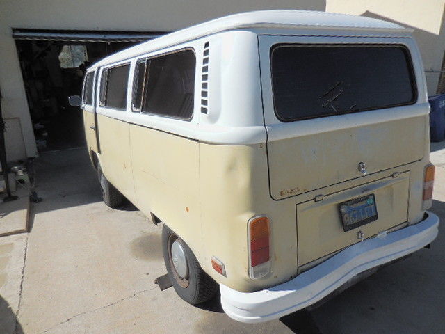 1974 Two-tone Volkswagen Bus/Vanagon Van